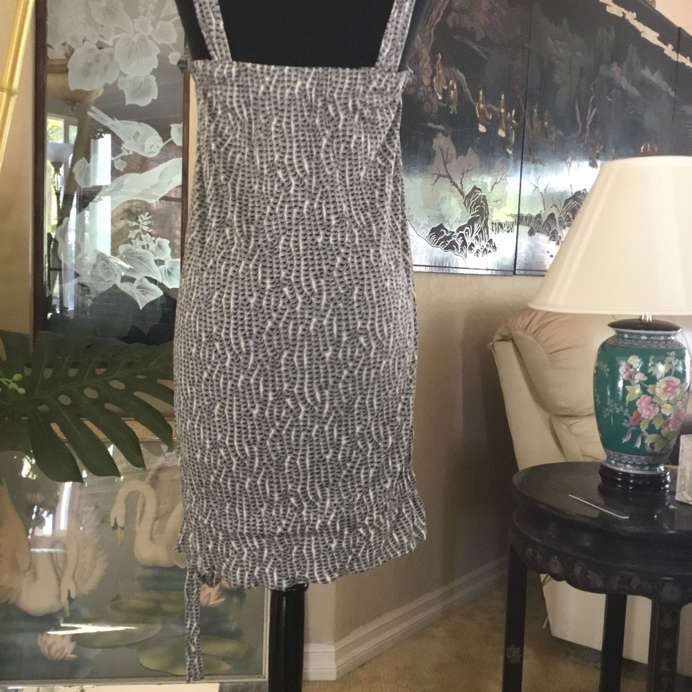 Dress - Picture 3 of 5